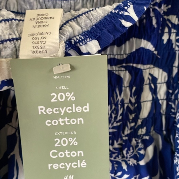 H&M Smocked Blue and White Women's Top(Pit to pit 20” Length 21”) - Picture 6 of 7